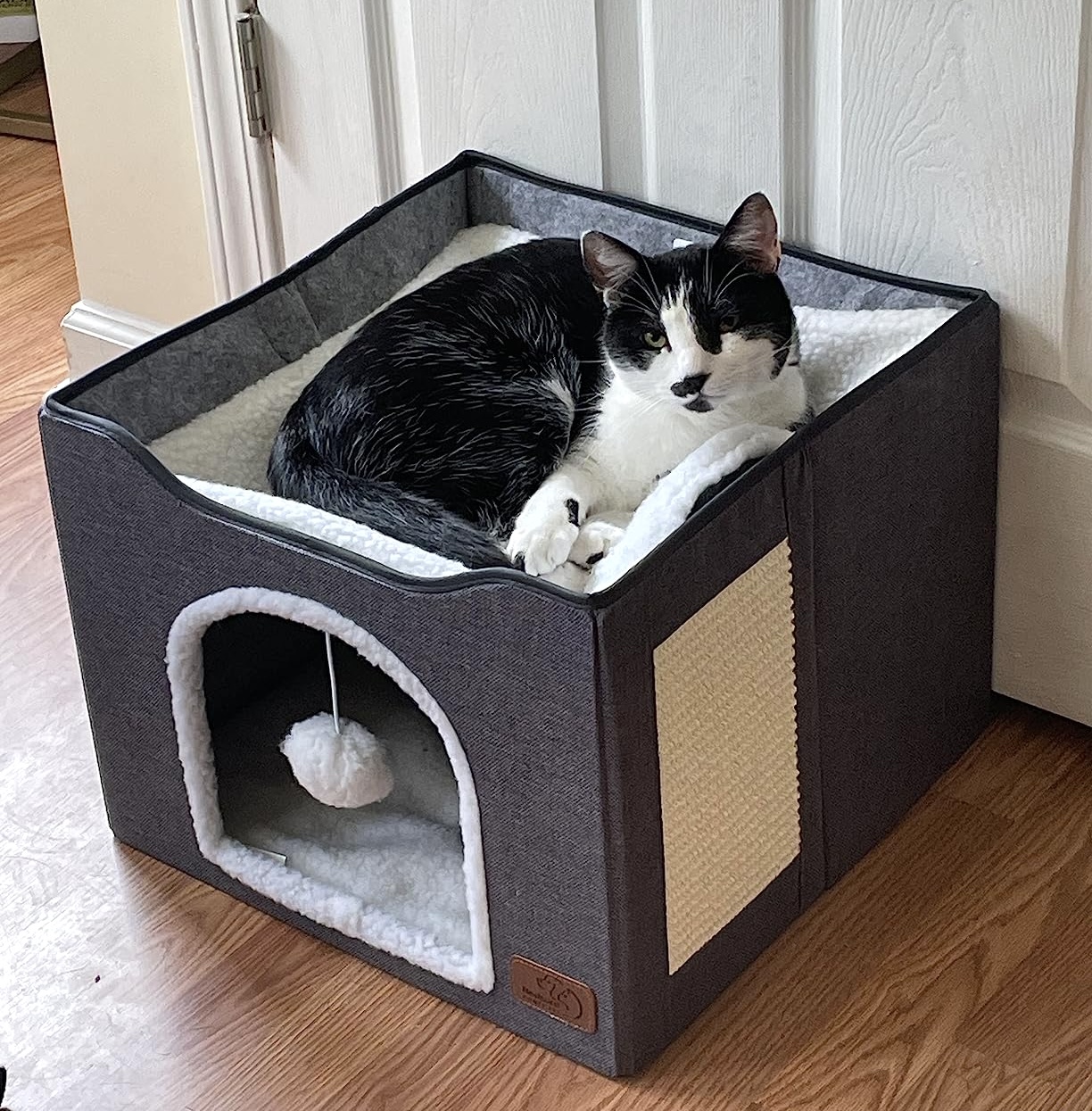 Bedsure Foldable Indoor Cat Beds with Fluffy Ball Hanging and Scratch ...